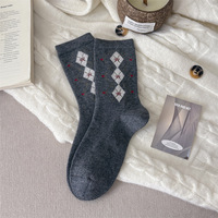 Chaussettes en laine sans couture pour femmes, épaisses et chaudes pour l'automne et l'hiver, chaussettes en forme de losange de style scolaire pour femmes
