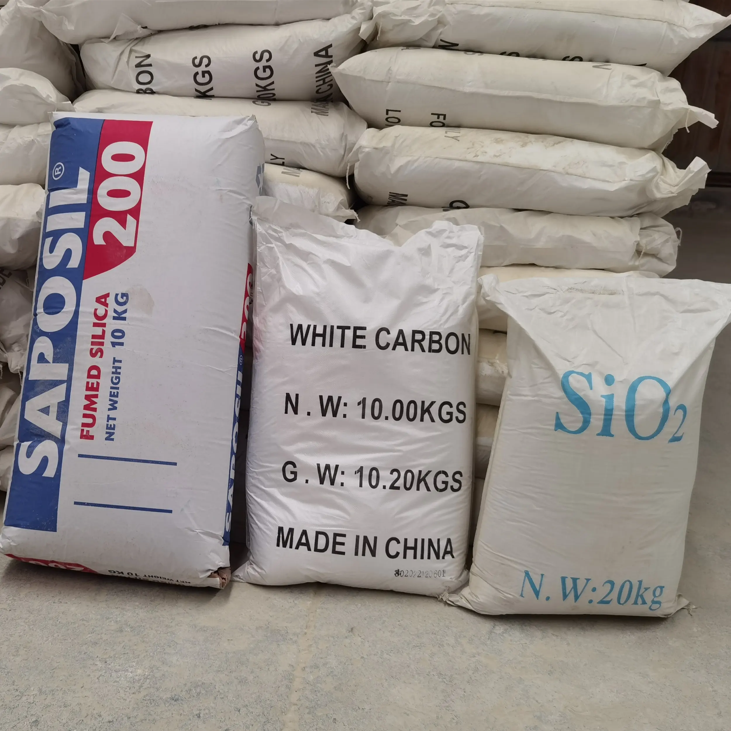 सफेद SiO2 धूआंयुक्त सिलिका 99% SiO2 सामग्री, महीन सफेद धूआंयुक्त सिलिका पाउडर कीमत रबर के लिए सफेद कार्बन काला