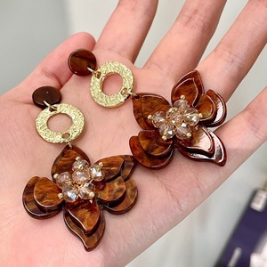 Boucles d'oreilles fleur en résine multi-éléments rétro haut de gamme pour femmes Boucles d'oreilles créoles <span class=keywords><strong>Vogue</strong></span> personnalisées à la mode élégantes - Product Image 4
