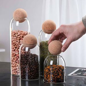 Bouteilles et bocaux en verre modernes avec couvercles en bois pour herbes et épices - Product Image 4