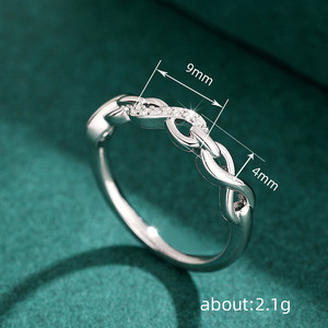 Anello a Catena Infinita, Design Geometrico Minimalista ed Elegante, Gioiello da Donna per Uso Quotidiano, Anello Statement - Product Image 3