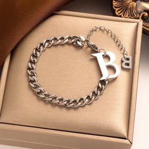 Pulsera Unisex de Moda con Cadena Cubana de Acero Inoxidable Chapada en Oro de 18K con Letras, Estilo Hip-hop, Venta al por Mayor - Product Image 3