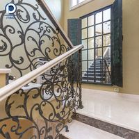 Escalier en colimaçon suspendu moderne Prima avec colonne centrale dissimulée, marches en bois anti-taches pour maison privée
