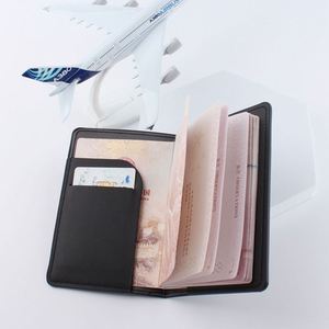 Porta Pasaportes de Viaje de Cuero PU de Alta Calidad, Personalizado, con Espacio para Tarjeta de Vacunación, para Mujeres/Hombres - Product Image 3