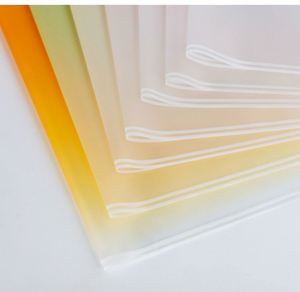 Papier d'emballage pour fleurs en plastique imperméable imprimé à double bordure dégradée, idéal pour les fleuristes (vente en gros) - Product Image 3