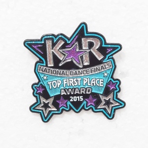 ผู้ผลิตขายส่ง ไม่มีขั้นต่ำ  เข็มกลัดเคลือบทองโบราณแบบมีกลิตเตอร์โลหะ  เข็มกลัดเคลือบอะนาเมลลายการ์ตูน  เข็มกลัดติดเสื้อแบบแข็งและแบบอ่อน  รับทำตามสั่ง - Product Image 2