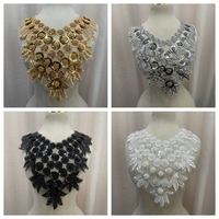 Accessoires de vêtement en dentelle : autocollants en tissu doré cousus main avec perles en tube et sequins à fond maillé