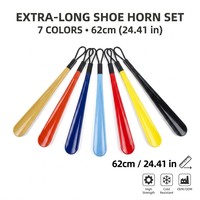Chausse-pied en plastique PP bicolore O-MAK extra-long (62 cm / 24,41 pouces) avec poignée en métal noir, couleur personnalisable, écologique, pour seniors
