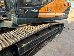 Offre Spéciale : Excavatrice Hyundai 220LC-9S d'occasion, peinture d'origine, moteur puissant, pompe et boîte de vitesses pour le terrassement - Product Image 4