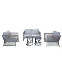 Modernes Graues PE-Rattan Outdoor-Lounge-Set 2-Sitzer-Sofa 2 Sessel 2 Metall-Beistelltische Wasserdichte Kissen Europäisch