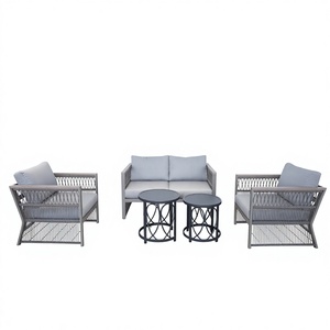Ensemble de salon d'extérieur moderne en rotin PE gris, <span class=keywords><strong>canapé</strong></span> <span class=keywords><strong>2</strong></span> <span class=keywords><strong>places</strong></span>, <span class=keywords><strong>2</strong></span> fauteuils, <span class=keywords><strong>2</strong></span> tables d'appoint en métal, coussins imperméables, style européen - Product Image 1