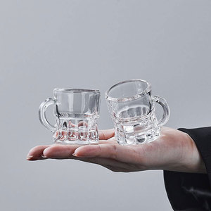 Trendiger Sake-Becher mit Griff, Mini-Spirituosenbecher, Schnapsglas für Zuhause - Product Image 1