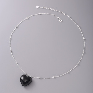 Collar de Corazón de Resina Negra y Roja con Cadena de Burbujas de Plata 925, un Estilo Romántico y Atrevido que Representa el Glamour Gótico - Product Image 5