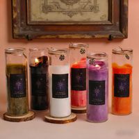 Bougie parfumée artisanale en forme d'alien avec fleurs séchées et cristaux des 7 chakras pour la méditation, la guérison spirituelle et les rituels