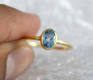 Anillo de Oro Amarillo de 14k con Topacio Azul Cielo Natural Ovalado de 5x7mm, Fabricante de Joyería - Product Image 1