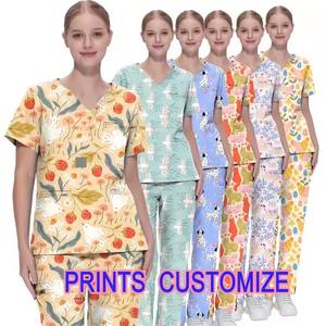 Confortable imprimé Scrubs ensemble soins infirmiers gommage uniforme costume pour femmes hommes hôpital uniformes médicaux en gros gommage col en v hauts - Product Image 2