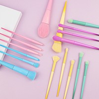 Ensemble de 17 pinceaux de maquillage colorés, manche en plastique, pinceaux de maquillage de haute qualité, pinceau à poudre pour le visage, pinceau à blush, ensemble de pinceaux de maquillage Real Technique