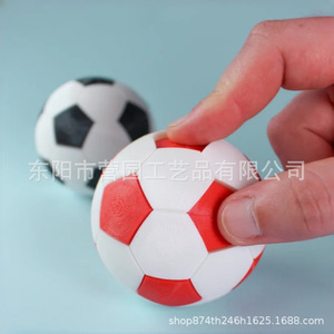 Porte-clés anti-stress de football imprimé en 3D, en plastique, en forme de ballon, portable, pour adultes, rouge, blanc, noir, style moderne - Product Image 3