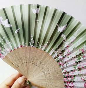 Éventail à main en bambou Kung Fu personnalisé de 8 pouces, écologique, en soie, avec technique de peinture, design personnalisé - Product Image 4