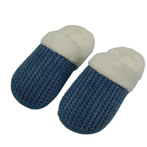 Chaussons d'intérieur personnalisés pour femmes en fourrure douce, chauds pour l'hiver, antidérapants avec doublure en PVC, à bout fermé, en peluche, avec fonction massage - Product Image 5