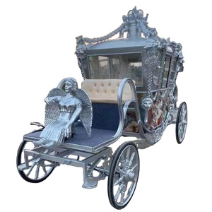 Carruaje Real Plateado con Escultura de Ángel, Diseño Ornamentado para Bodas y Uso en Exteriores - Product Image 1