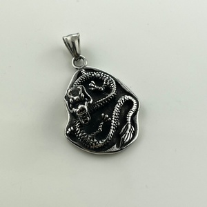 Nouveau produit punk : Bijoux en acier titane, pendentif dragon vintage personnalisé, acier inoxydable classique et créatif - Product Image 2