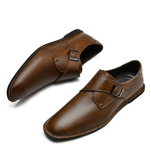 รองเท้าหนังผู้ชายแบบสวมพื้นเรียบ สไตล์ลำลอง ใส่สบายในบ้าน รองเท้าหนังทำมือจากหนังแท้ - Product Image 1