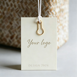 Etiquetas colgantes ecológicas con estampado en lámina dorada de lujo, ideales para ropa, calzado y equipaje – logotipos personalizados en cartulina gruesa - Product Image 3