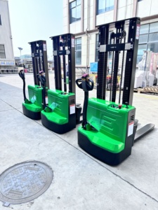 Chariot élévateur électrique WELIFTRICH 1,5 tonne, hauteur de levage 3000 mm, batterie au plomb-acide 24V/85AH ES-15WS - Product Image 5