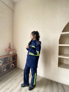 Vêtements de travail d'électricien haute visibilité réfléchissant personnalisé combinaison de sécurité vêtements de travail uniforme pour les femmes - Product Image 4