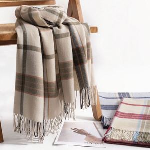 Nuevo Bufanda de Moda para Adultos, Otoño Invierno, Diseño a Cuadros, Logotipo Personalizado, Bufanda Larga y Gruesa con Borlas para Mujer, Bufandas Cálidas para Mujer - Product Image 3