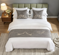 Chemin de table jacquard de luxe géométrique tissé de qualité supérieure, taille personnalisée, doré, pour la maison, l'hôtel, la chambre, les banquets, les mariages, avec oreillers