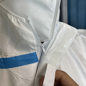 Traje de Protección Médica Desechable Tipo 5 y 6, Aprobado por la CE, Impermeable, No Tejido, Blanco, 65 g/m² - Product Image 4