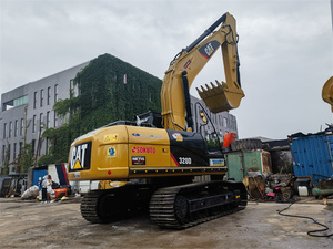 รถขุดไฮดรอลิกตีนตะขาบ Caterpillar 320D ขนาด 20 ตัน นำเข้าจากญี่ปุ่นแท้ มือสอง สำหรับงานเคลื่อนย้ายดินในไซต์งาน - Product Image 4