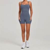 Combinaison de sport pour femme, style short, à bretelles halter, effet push-up fessier, froncée, coupe ajustée, respirante et anti-transpiration