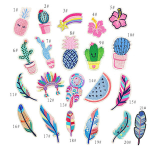 Nouveauté : Patch brodé thermocollant motif feuille magnifique pour vêtements et sacs - Product Image 1