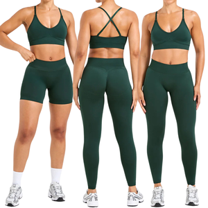 Set Sportivo da <span class=keywords><strong>Donna</strong></span> <span class=keywords><strong>3</strong></span> Pezzi: Reggiseno Sportivo, Pantaloncini da Allenamento, <span class=keywords><strong>Leggings</strong></span> a Vita Alta Senza Cuciture, Elasticizzati in <span class=keywords><strong>4</strong></span> Direzioni, Logo Personalizzabile - Product Image 1