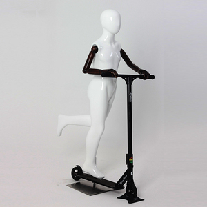 Sản Phẩm Mới Thể Thao Mannequin Scooter Chàng Trai Đứng Sợi Thủy Tinh Trẻ Em Mannequin Giả - Product Image 1