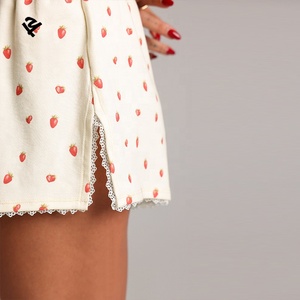 ชุดเซ็กซี่ลายสตรอว์เบอร์รี่ แต่งขอบลูกไม้ เสื้อกล้ามและกางเกงขาสั้น ชุดนอนสายเดี่ยวถักนิตติ้ง ชุดลำลองฤดูร้อนสำหรับผู้หญิง ชุดสองชิ้น - Product Image 2