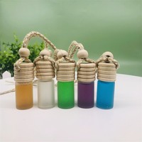 Vente en gros de flacons de parfum pour voiture vides de 10 ml, diffuseurs d'air frais, flacons givrés suspendus avec bouchon à vis en bois