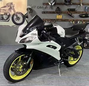 Yamaha R6 600cc, Motore a Quattro Cilindri in Linea, Raffreddato a Liquido, 4 Tempi, EFI, <span class=keywords><strong>Moto</strong></span> Supersportiva da <span class=keywords><strong>Gara</strong></span>, Maneggevolezza Agile, <span class=keywords><strong>Moto</strong></span> Sportiva di Peso Medio - Product Image 6
