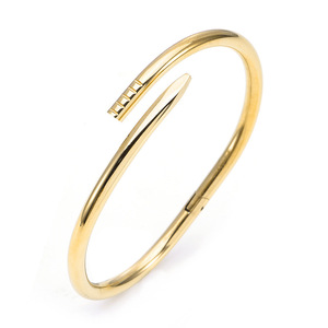 हॉट सेलिंग फैशन टाइटेनियम स्टील स्पाइक ब्रैसलेट डायमंड लक्जरी स्टेनलेस स्टील बहुमुखी जोड़े गैर-फिडिंग स्क्रू नाखून - Product Image 3