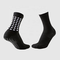 Chaussettes de sport antidérapantes personnalisées en gros pour hommes, noires et blanches, de haute qualité, avec logo, pour le football, collection printemps