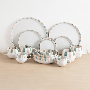 Juego de Vajilla de Gres Pintado a Mano con Trazos de Pincel Verde Beige, Borde Irregular, Vajilla Completa, Logotipo Personalizado, Venta al por Mayor - Product Image 1