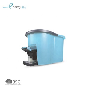 Het Gebruiksgemak Van Het Pedaal Op De Schone En Duurzame Plastic Emmer In De Dweilset Vereenvoudigt Uw Reinigingssysteem. - Product Image 5