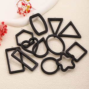 Matériaux de bijouterie faits à la main : Cadres géométriques creux en bois noir multi-formes pour pendentifs de boucles <span class=keywords><strong>d</strong></span>'oreilles DIY - Product Image 1