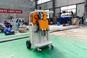 Espumador de Poliuretano Compacto CNMC-R con Control Remoto, Calentador de 7.5Kw, Accionamiento Neumático y Capacidad de 2-12Kg/min - Product Image 5