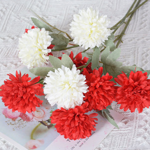 Fleur Artificielle Chrysanthème à Trois Têtes Rouge en Soie, Décoration Florale Réaliste pour Mariage et Maison - Product Image 4