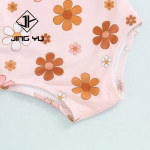 Traje de Baño Infantil de una Pieza con Tirantes, Diseño de Textura Premium del Fabricante, Protección Solar, Tejido Reciclable, Estampado - Product Image 6