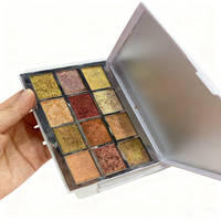 Palette de fards à paupières minéraux personnalisée, naturelle, lumineuse, mate, scintillante, imperméable, formule longue durée pour les tons de peau clairs et foncés